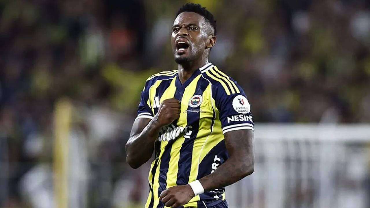 Fenerbahçe'de Aziz Yıldırım hiç düşünmeden uzatmadı: 1 yıllık sözleşmesi kalmıştı, kalemi kırıldı! 2